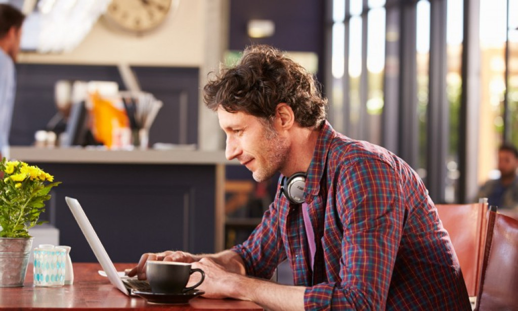 5 Ways To Put Some Extra Cash In Your Pocket Online