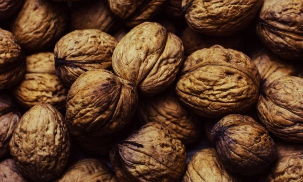 NUTRIENTS AND POTENTIAL BENEFITS OF WALNUTS: HOW do they CONTRIBUTE to your HEALTH?