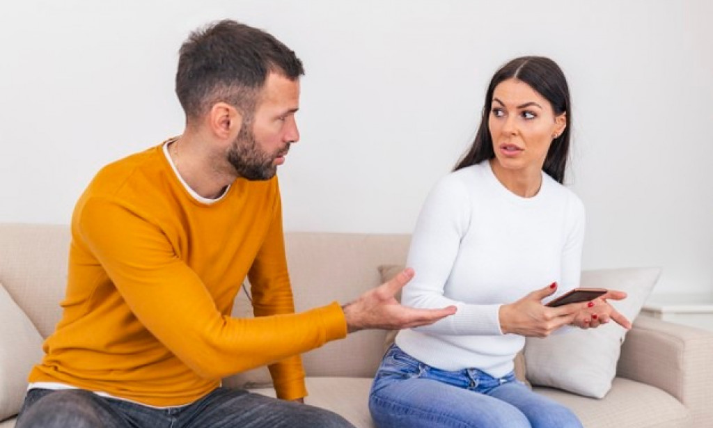 Is Your New Boyfriend The Jealous Type? 5 Ways To Find Out!