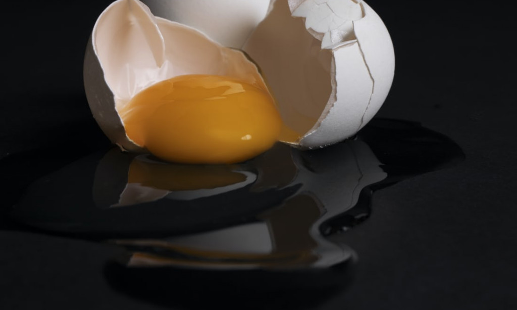 Benefits of consuming an egg yolk.