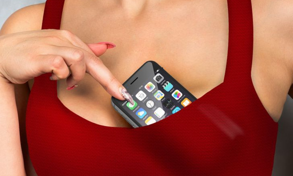 7 Dangerous Places You should not Keep Your Phone If You Want  To Live Longer According to Health Experts