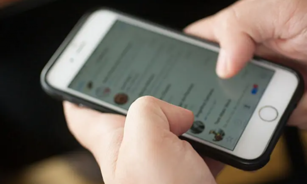 WhatsApp: The trick to discover the location of a contact without him knowing it