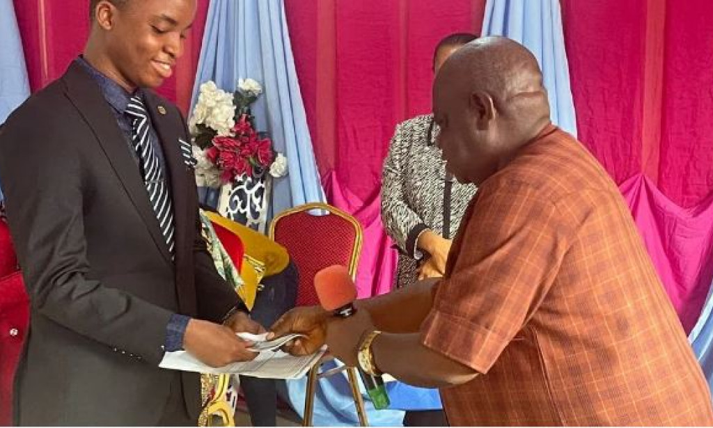 AKWAIBOM STUDENT GETS $1000 FOR MAKING 9 DISTINCTIONS IN 2022 WASSCE