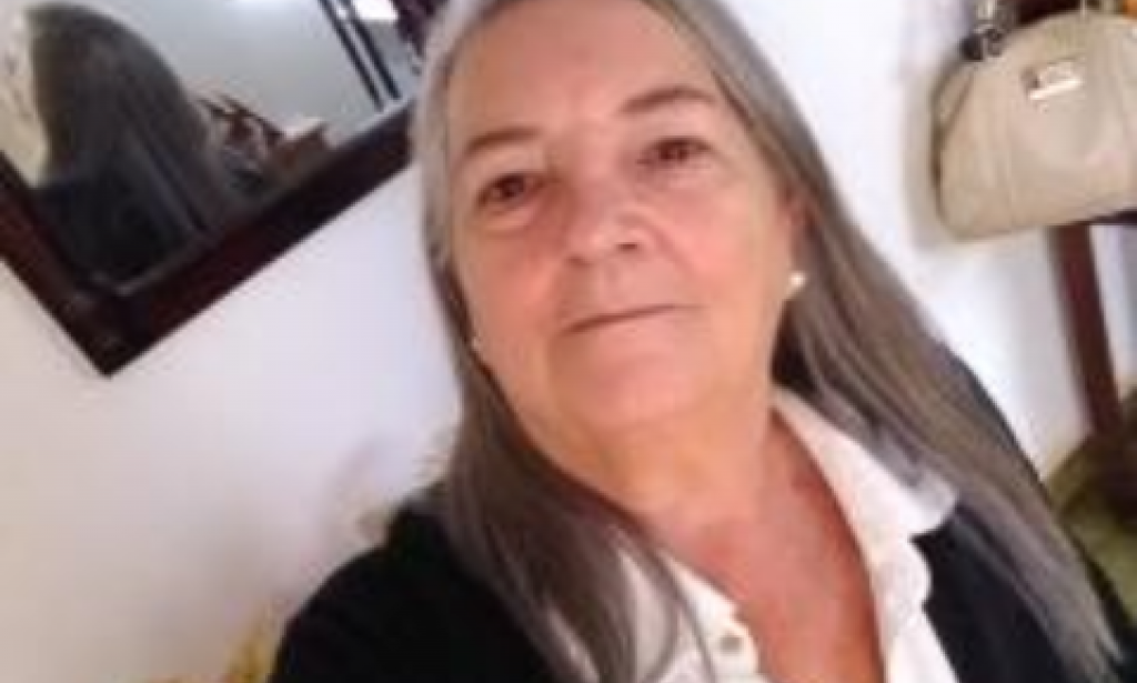 Oyibo woman selling walnuts in Lagos