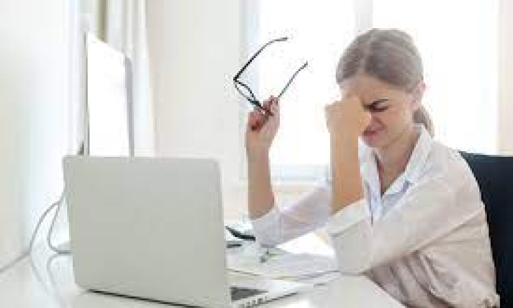 OUR EYES AND MOBILE/COMPUTER