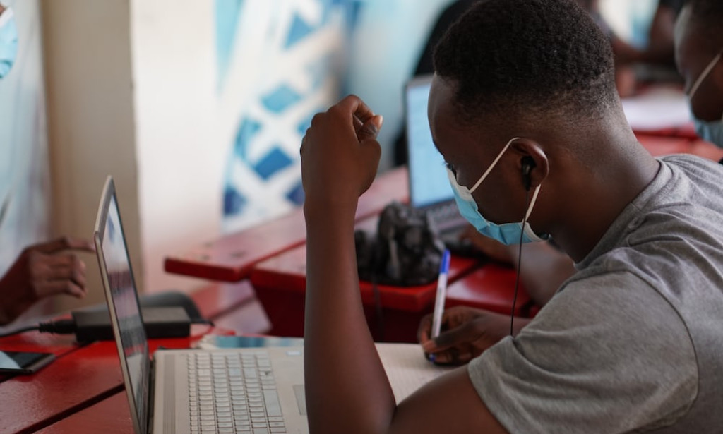 HOW TO MAKE FRIENDS IN A COUNTRY YOU ARE VISITING