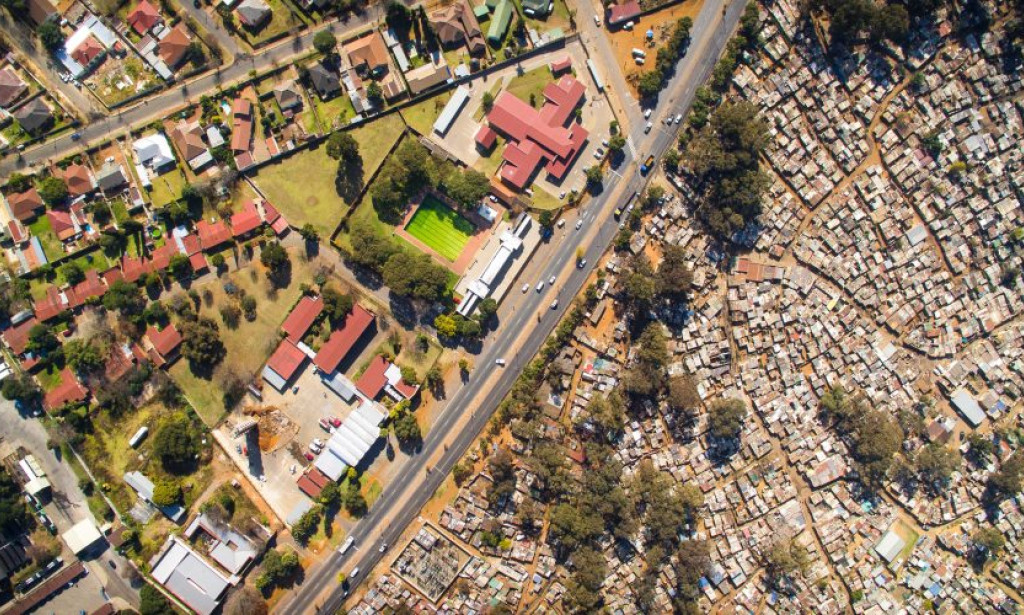 Inequality in South Africa's Cities. Evidence from the Slums and Wealthiest Estates