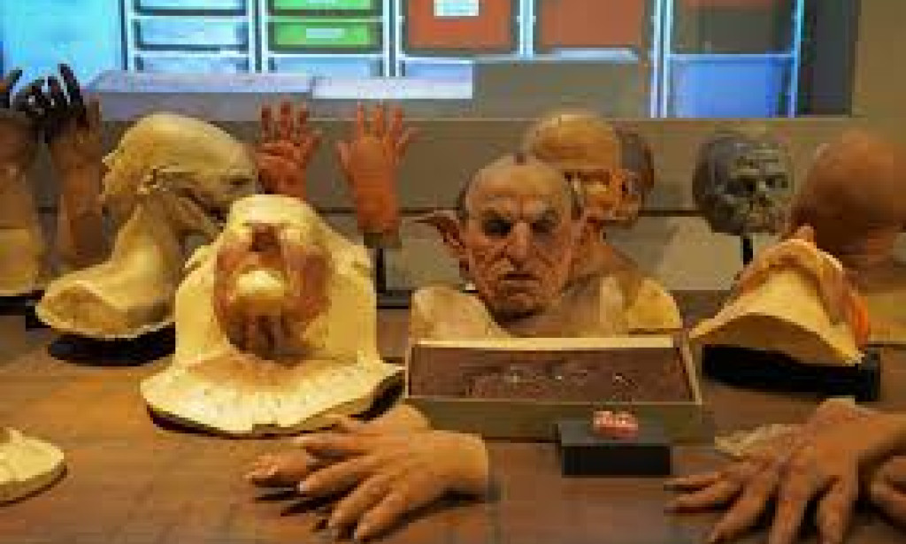 Creating Realistic Movie Props & Effects