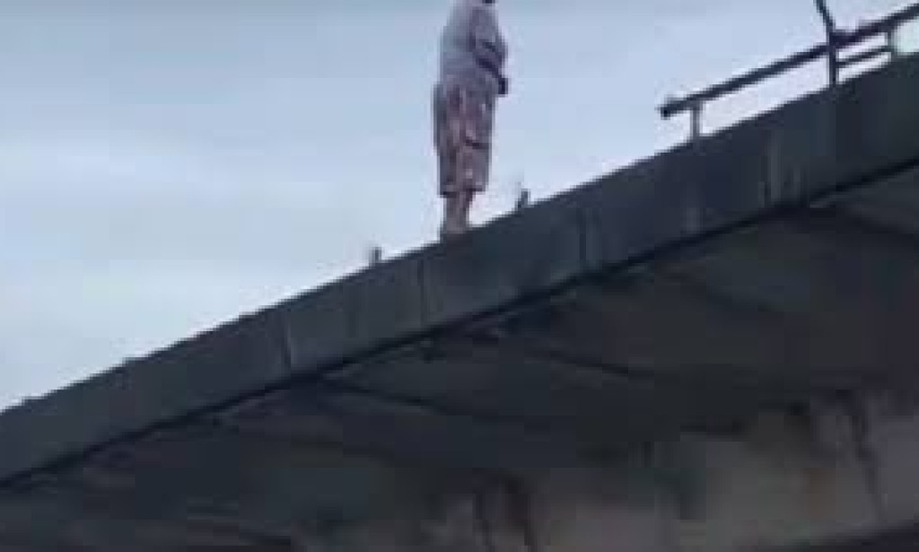 Woman climbs flyover,plunges to death in Delta