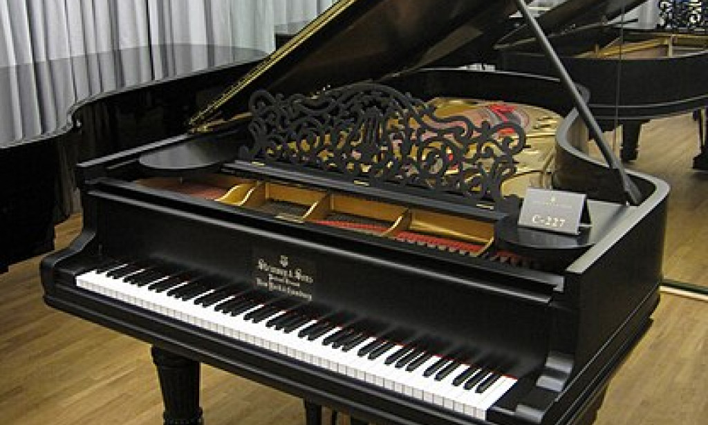 How to play the piano