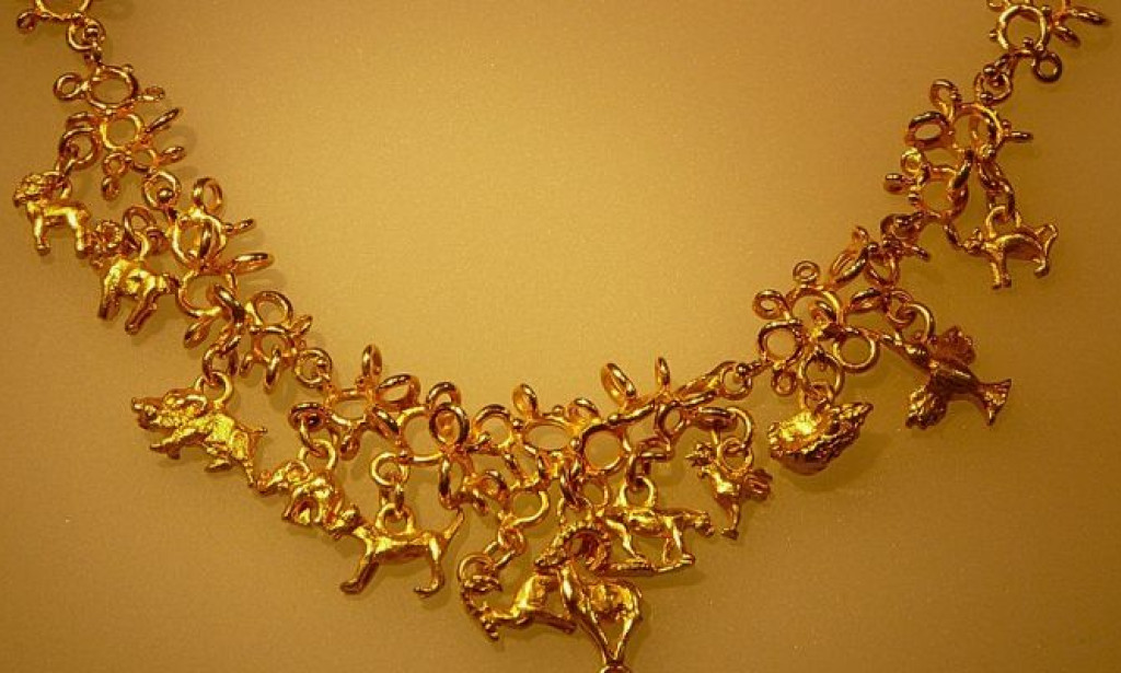 Gold Prices Rise to ₹1 Lakh per 10 Grams in 2025: Yay or Nay?