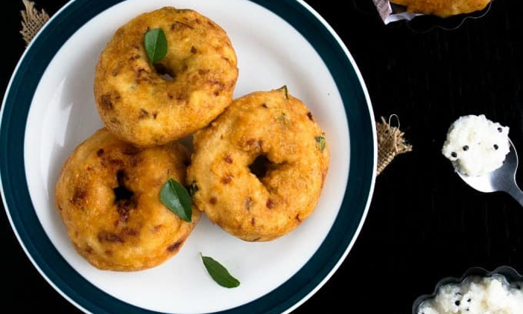 Uzhunnu Vada | Urad Dal Fritters | Medu Vada