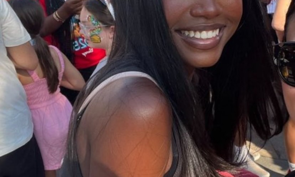 🌸 Chelley: The Girl with a Golden Aura 🌸