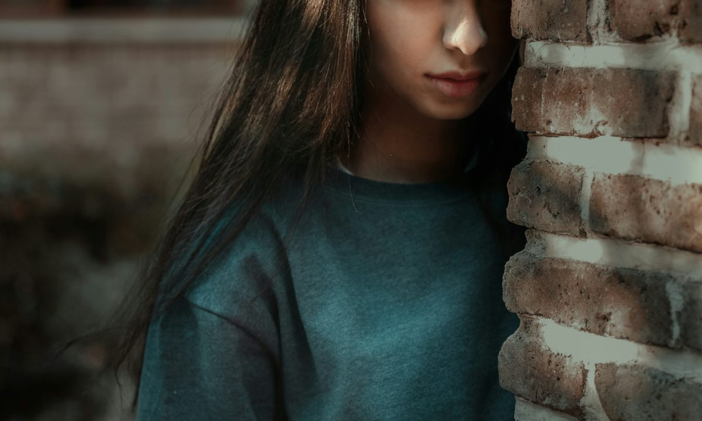 THE CHALLENGES AND STRUGGLING  OF SINGLE MOTHERS .