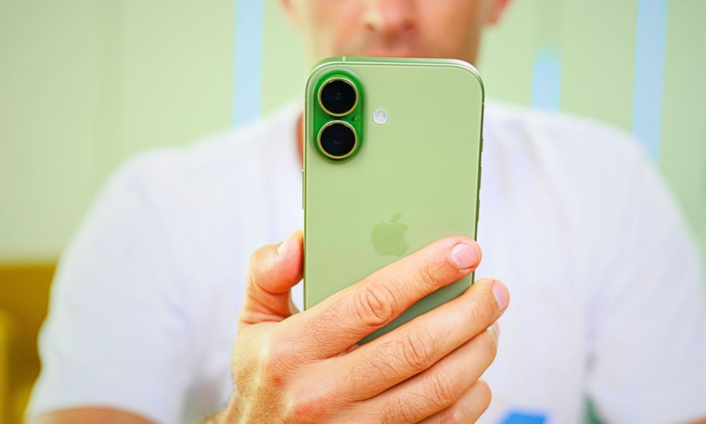 Apple​‍​‌‍​‍‌​‍​‌‍​‍‌ to Upgrade Base iPhone 18 with 12GB RAM: A Major Performance Boost Ahead