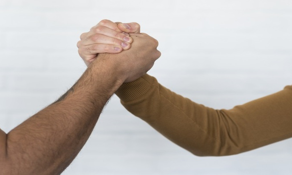 How to Strengthen Your Hands Using a Grip Trainer