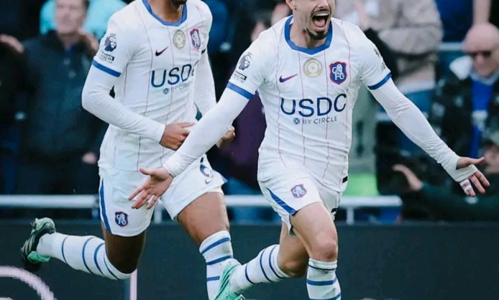Chelsea Beat Everton 2-0: Pedro Neto Double Sends Blues Into Top 4 Despite Emi Martinez Horror Injury